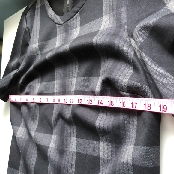 Elaine Rose Black Grey Plaid Top - Picture 7 of 8